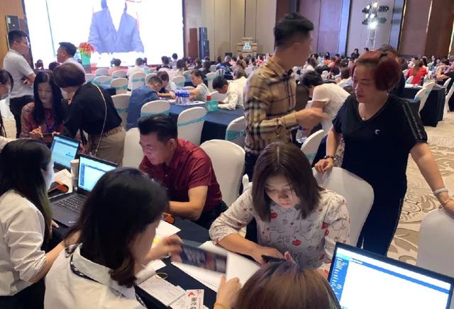 直击 | 3分钟回顾华东医药悦小妖6月体脂营峰会