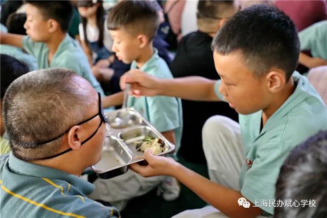 让幸福的泪水流一会——第六届斌心学校“蜕变之旅”结营活动纪实