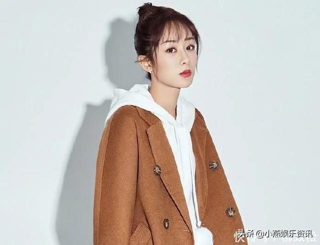 杨紫瘦了真敢玩，半身裙外穿短裤还能系上扣，