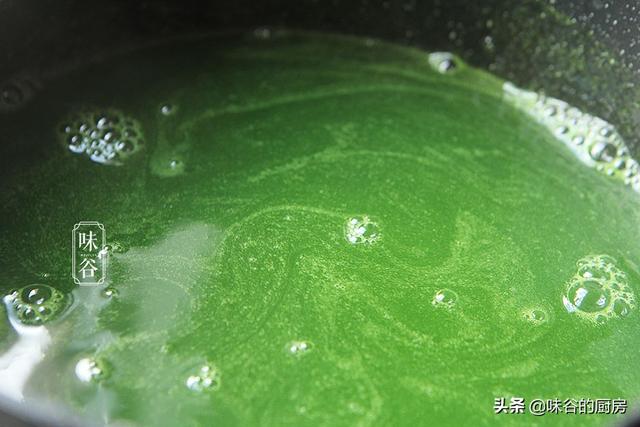 黄瓜皮别扔了，变废为宝做成美食，清凉爽滑又解暑，比凉皮还好吃