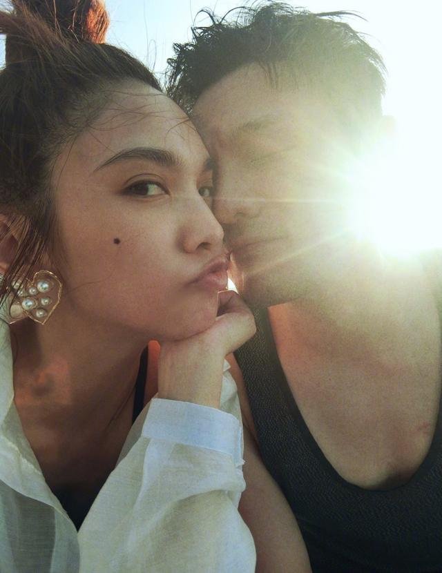 李荣浩35岁生日小情侣互诉衷肠，杨丞琳首晒求婚视频甜蜜满满