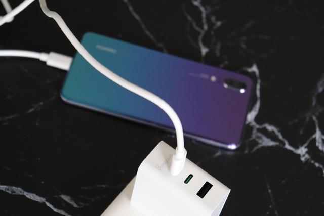 出差旅行中一个就够了-Omthing 65W氮化镓充电器