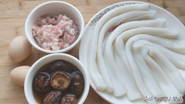 广东有名的早餐：猪肠粉家常做法，嫩滑馅香，一周吃5次也不腻