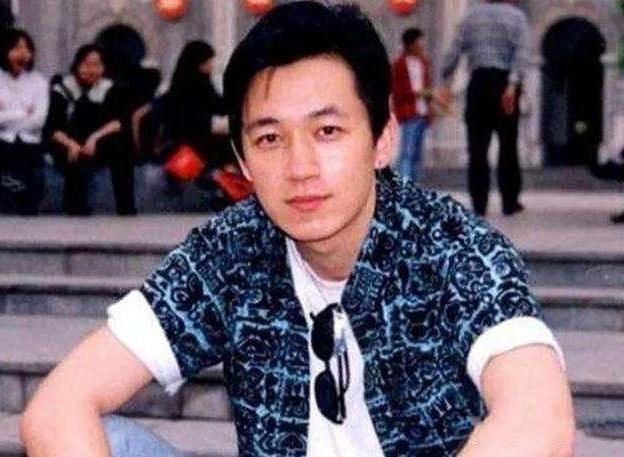 被戴绿帽，遭妻子泼脏水，憋屈8年终逆袭，儿子却成潘粤明心中痛