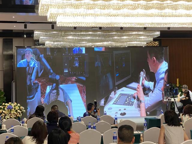 全球首款远程超声机器人亮相深圳 院企携手共促高端医疗产业发展