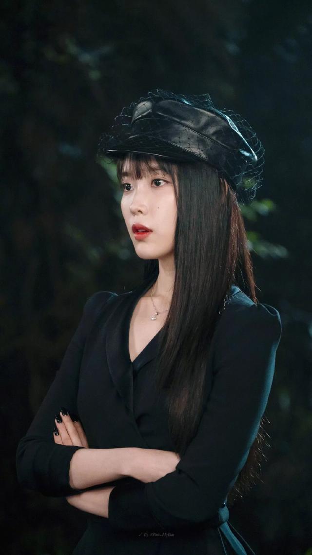 《德鲁纳酒店》更名满月的衣橱？| 时尚