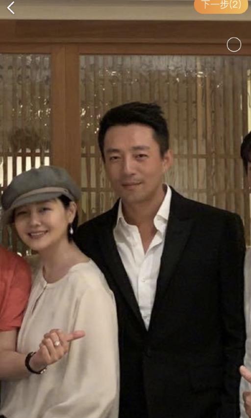 汪小菲深夜晒16年旧照秀恩爱，感慨自己长皱纹，但大s一直都很美