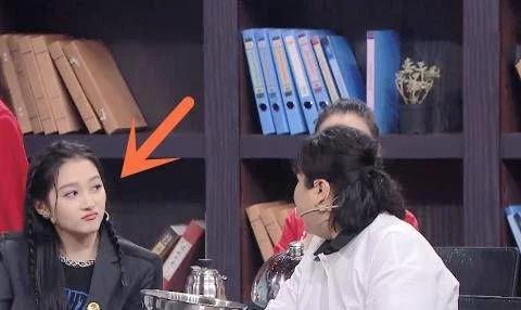 贾玲被安排吃炸鸡，关晓彤羡慕到“噘嘴”，谁