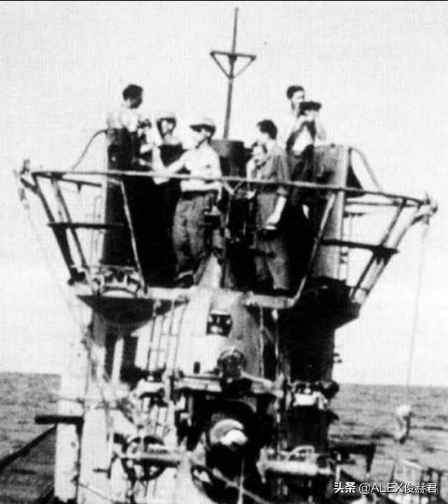 U型潜艇被反潜轰炸机逮个正着，结果飞机却被自己击落