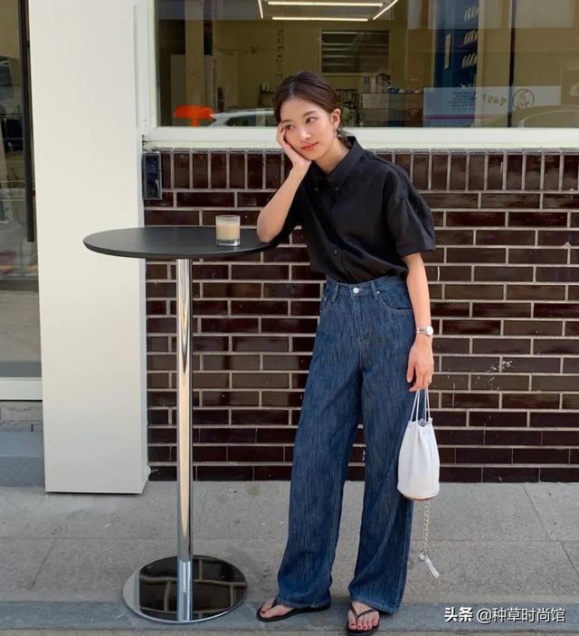 别再跟风穿T恤了，今年巨流行的“短袖”长这样
