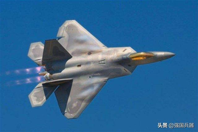 突发！美军一架F-22战机意外坠毁，摔一架少一架