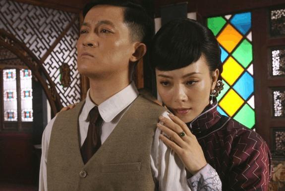 他是出名的老婆奴，拍戏不求片酬，唯一要求就是把老婆带在身边