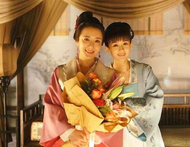 2014年，影星生日会上李依晓被叶璇的狗咬成重伤