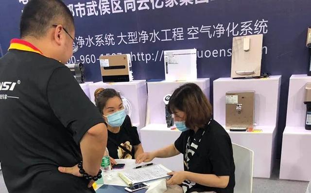 洛恩斯精彩亮相成都家博会，活动首日人气爆棚