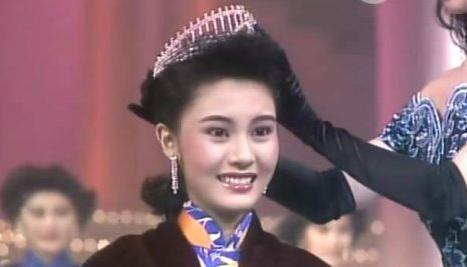 1989年，李嘉欣半夜给刘銮雄原配打电话，接连9句问候原配母亲