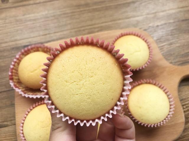 海绵蛋糕在家做，不用分蛋新手也能零失败，平整不开裂，松软香甜