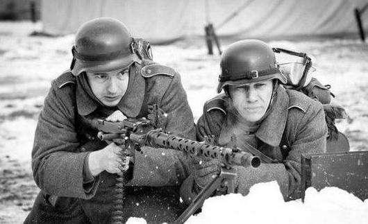 士兵突围将军殿后，二战这位将军掩护士兵战死