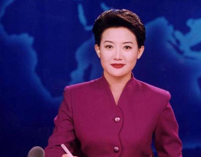她是央视知名女主播，年近50至今未结婚，独享一