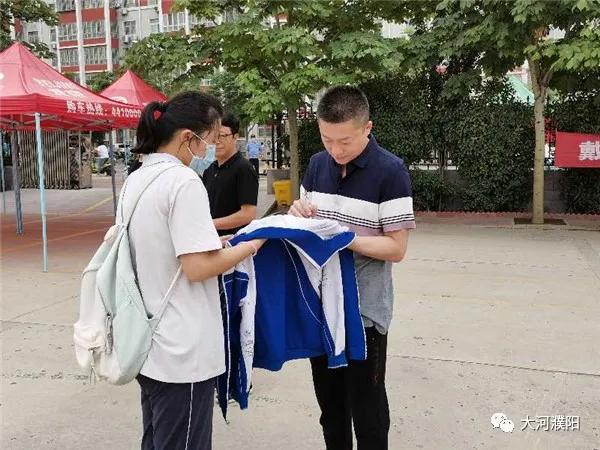 濮陽市第十中學進行初中畢業典禮