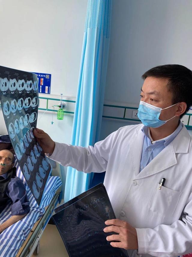 中医药健康扶贫国家中医医疗队到州中医医院开展巡回医疗活动纪实（二）