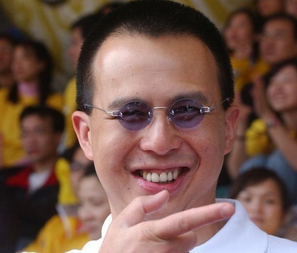 李嘉诚“神秘第三子”：旗下掌控22家上市公司，