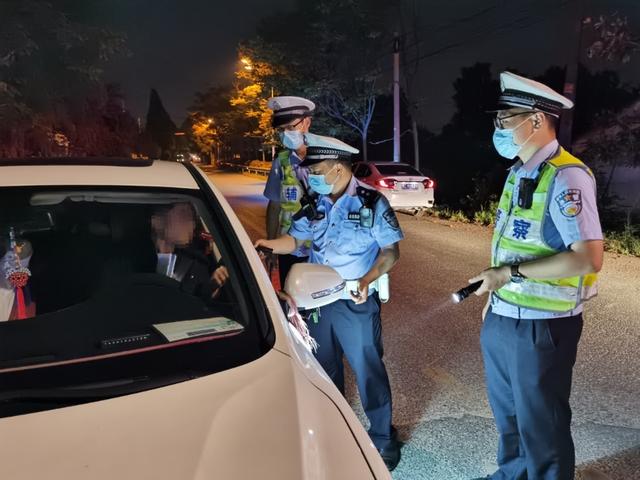 广大公安民警坚守岗位  “五一”假期全市社会稳定治安秩序良好