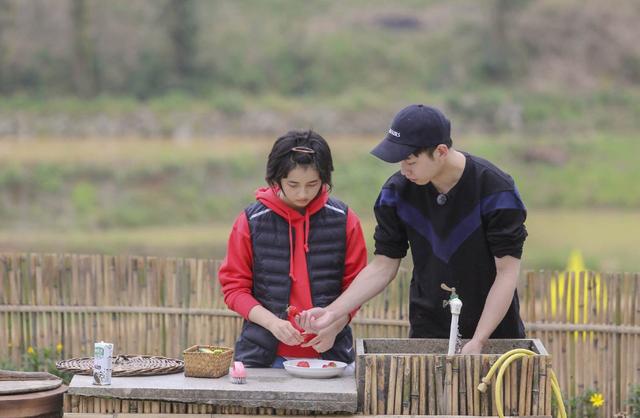 女艺人不想录制综艺，何炅发来一条短信：无法拒绝