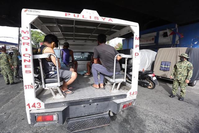 确诊数字逼近9千例，菲律宾马尼拉军警出动，铁