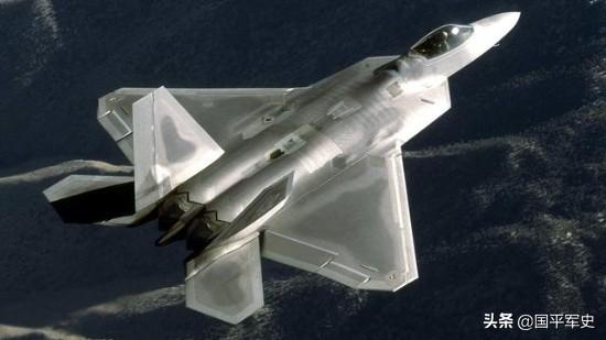 美空军心中拨凉：F-22被委内瑞拉雷达锁定，又从空中掉下来一架
