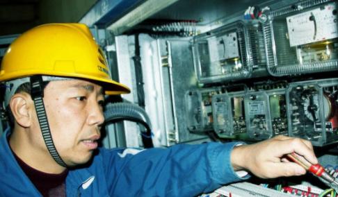 跟师傅学2年技术，请客总共花1万5，辞职前师傅：有东西忘给你了