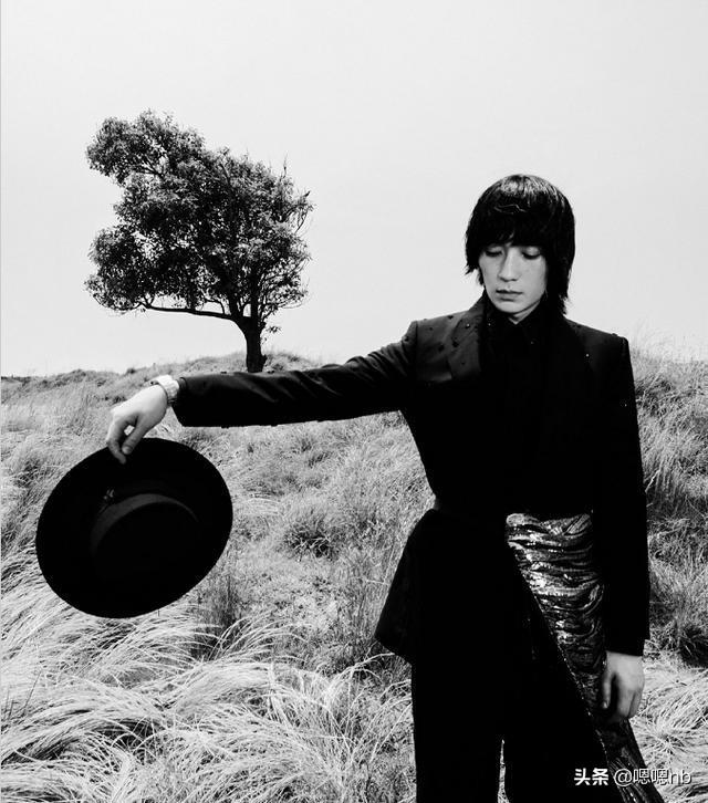 《亲爱的自己》预告刚出来，朱一龙新造型就登上热搜！让人太惊艳