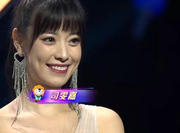 卫视618晚会灯光师提前下班？众明星皮肤状态全爆，颜值直线下降