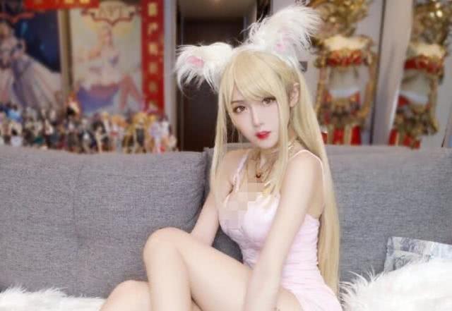 腐团儿发文称，女孩不要为了钱露骨，网友拿出露骨视频打她脸