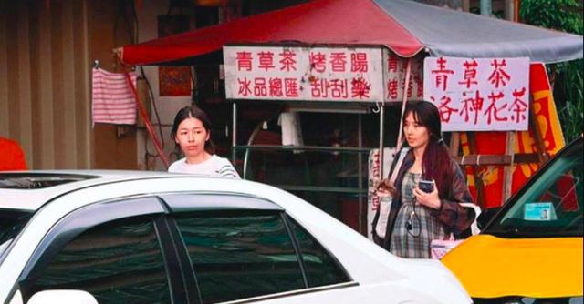 郭碧婷与友人素颜出街，小腹隆起实锤怀孕，嫁