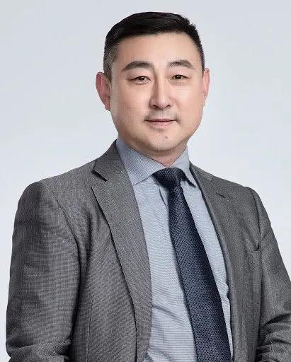 5000家影视公司死亡！博纳副总黄巍凌晨跳楼，知