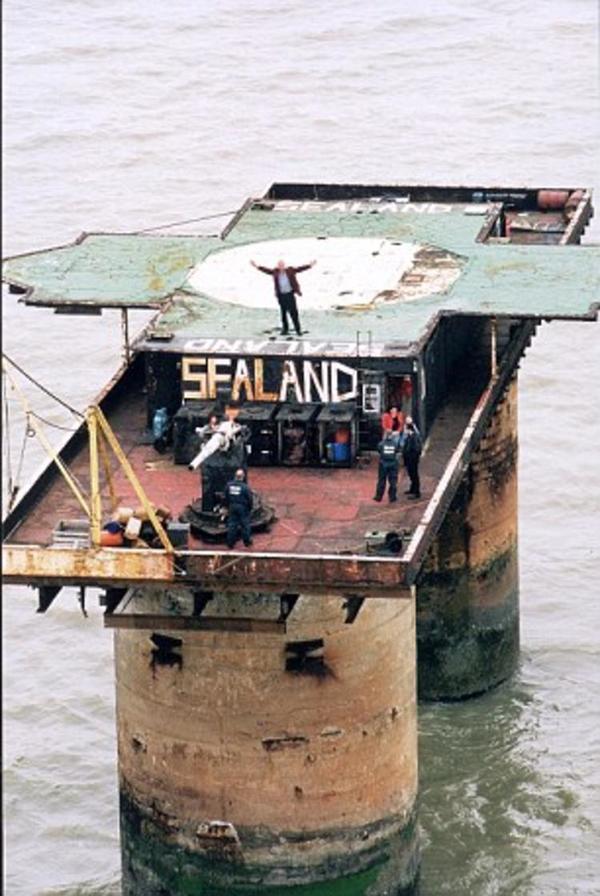 爸爸花了几百块给闺女买爵位，在欧洲，花钱还能租个国家当国王