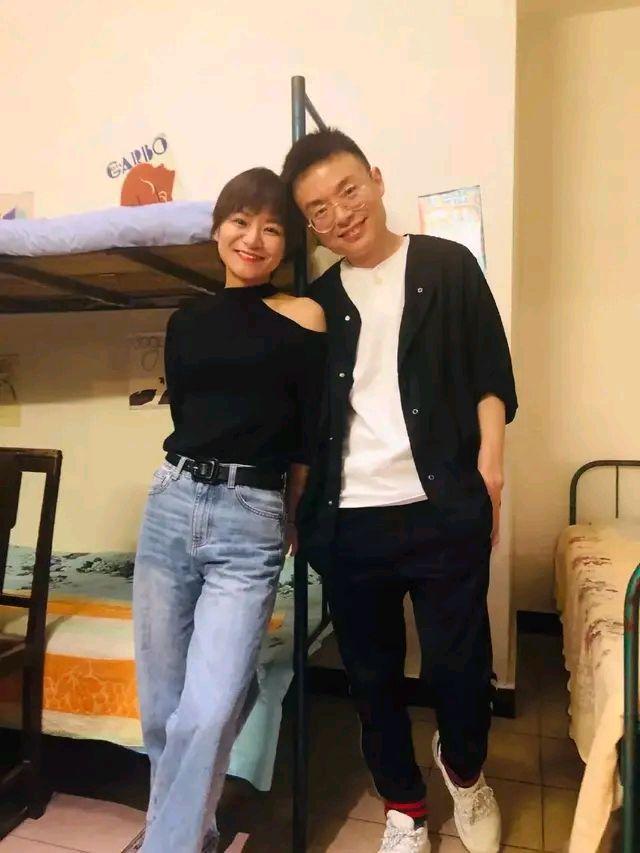 思文和睡在上铺的兄弟程璐离婚了，网友担心:梁海源怎么办？