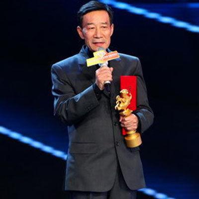 这是一位老戏骨，患病仍坚持拍戏，片酬还没有