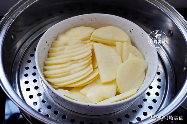 图片[3]-土豆花样做法 这样炸一盘 酥脆酥脆比肉还香-起舞食谱网