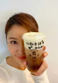 44岁赵薇素颜见好友太真实！笑容美回小燕子，比