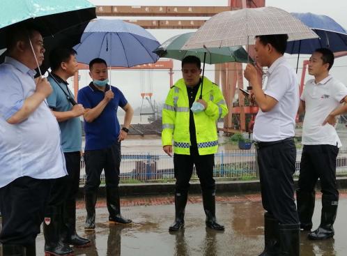 湖北武穴：暴雨猛袭，叶林和住建局党员干部下沉社区合力防汛