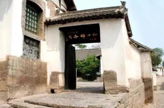 “八一”建军节，向人民英雄致敬