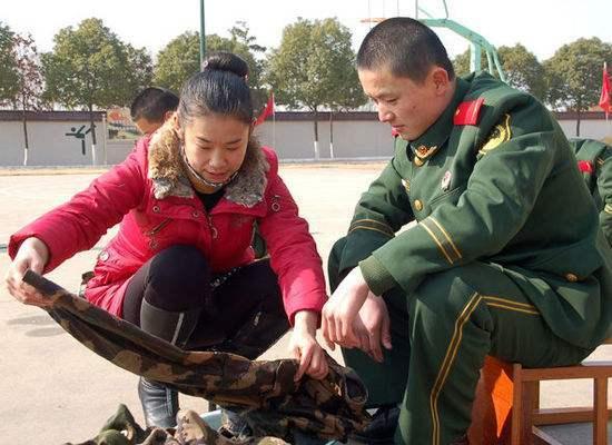 军队男兵的妻子称军嫂，女兵丈夫如何称呼？可别叫错了