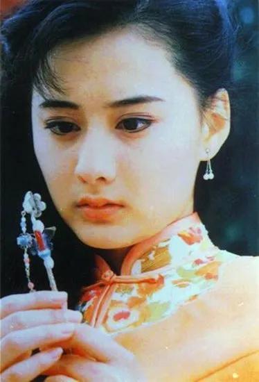 27年后《梅花烙》演员现状，女主陈德容情路坎坷，女配却幸福美满