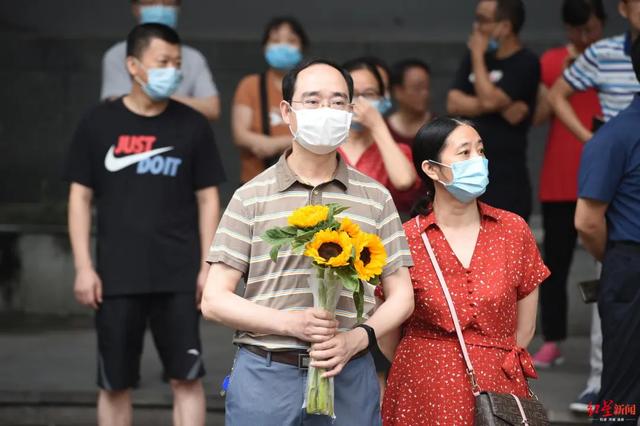 高考首日，带你去现场看看！四川嬢嬢为考生加油各放大招