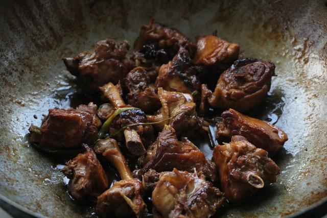 夏天，豬肉牛肉都不如它，便宜又好吃，簡單燉一鍋，花不了幾個錢
