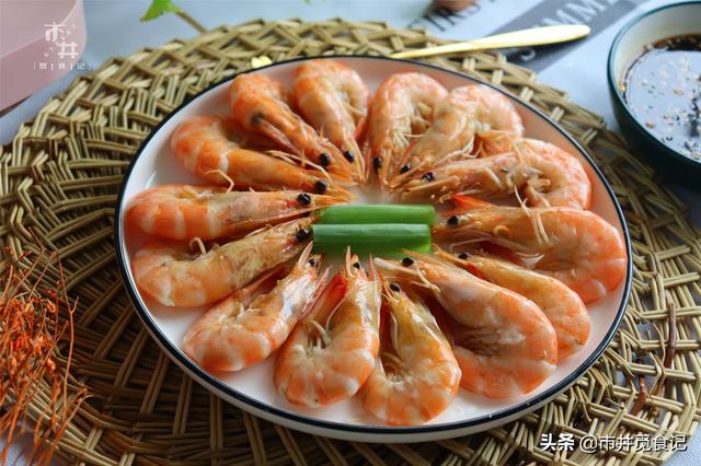 鲜虾，用水煮鲜味就跑了！海边渔民教你一招，虾肉不柴，鲜香软滑