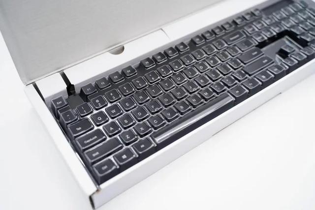 “年轻人的第一把机械键盘”，小米机械键盘到