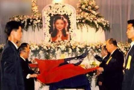 一代传奇歌后邓丽君，离奇身亡，25年后揭开死亡真相