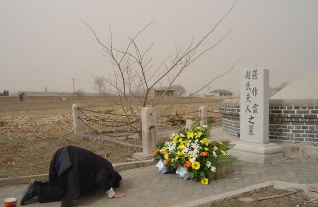 张作霖葬礼，日军假惺惺前来吊唁，死后九年才得以下葬